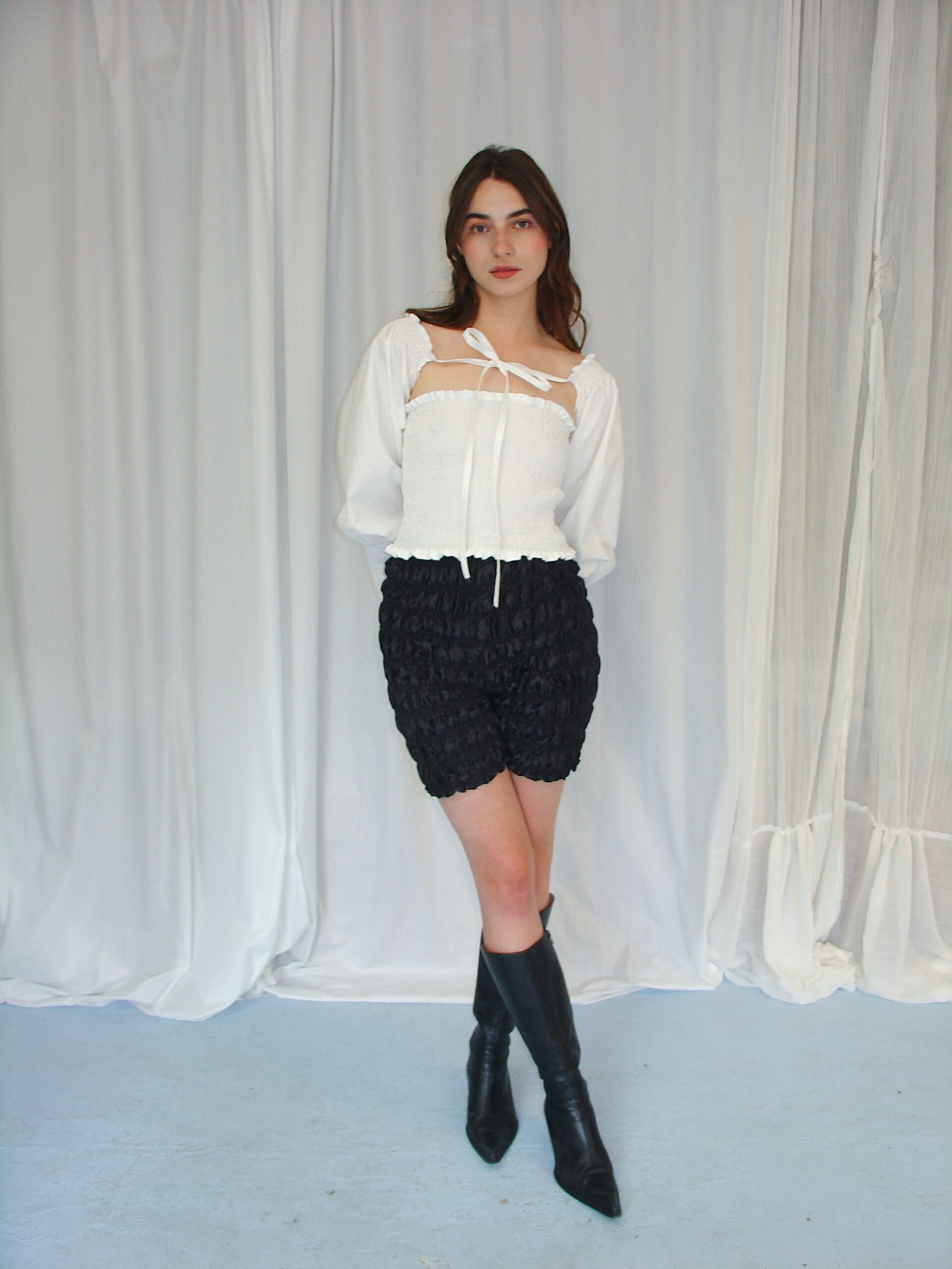 Daphne Top White Bloomers Black